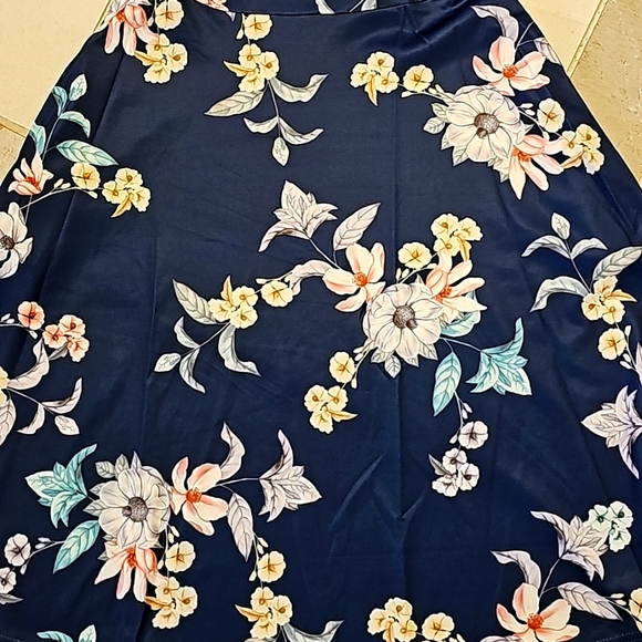 Midi flowery dress - Picture 2 of 6